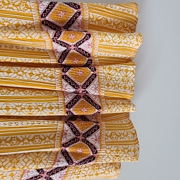 Medium tank top with boho design. - Picture 3 of 4